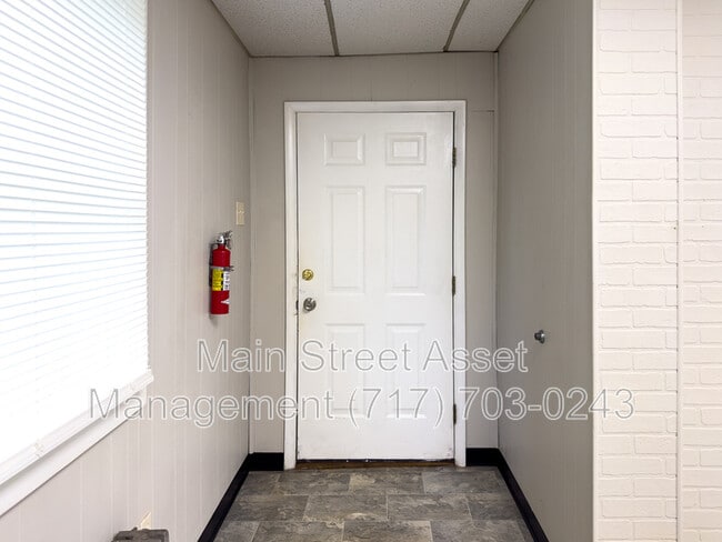 Building Photo - 658 Walnut St