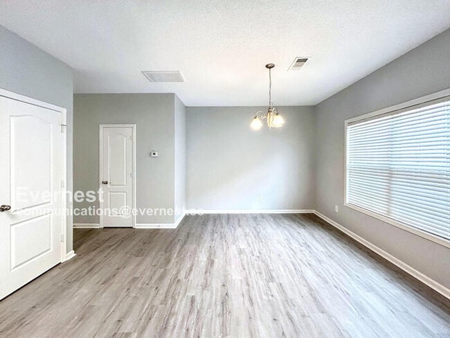 Building Photo - 8637 Thomas Ln