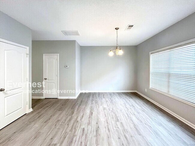 Foto del edificio - 8637 Thomas Ln