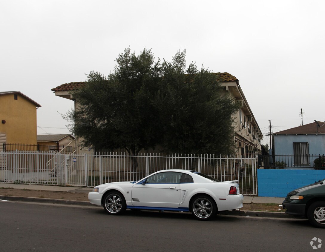 Foto del edificio - 6308 Brynhurst Ave