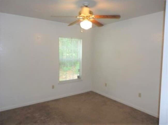 Building Photo - 215 Dixie Dr