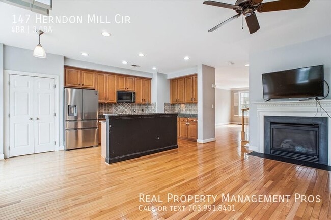 Building Photo - Beautiful, light-filled 3 BR/2.5 BA garage...