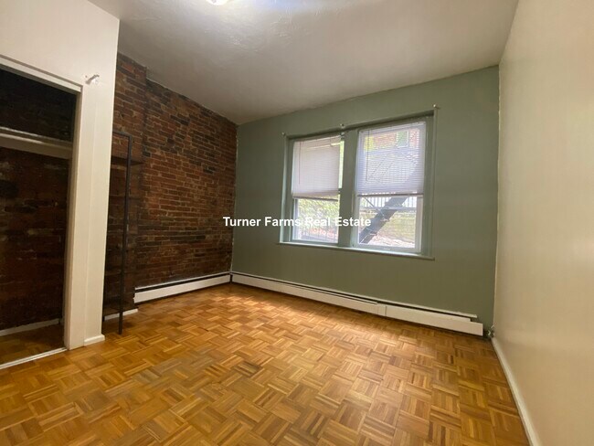 Building Photo - 45 Anderson St