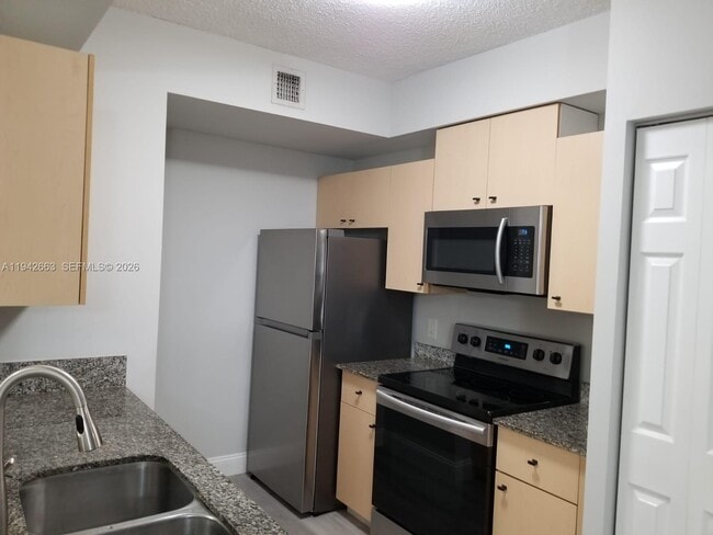 Building Photo - 2470 Centergate Dr