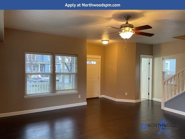 Foto del edificio - Very Nice 3 Bedroom 2.5 Bathroom  ***2021 Sq. Ft Living Space***Located in Central Point with a L...