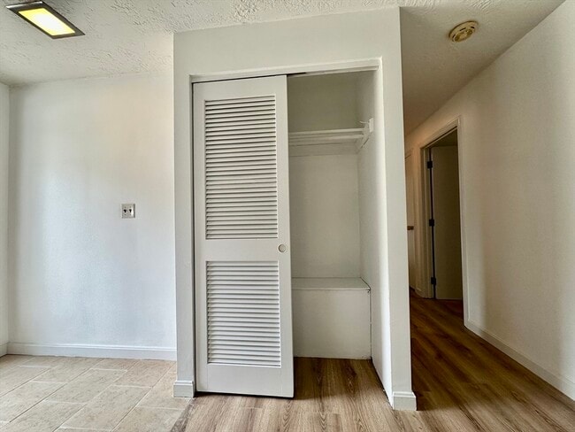 Building Photo - 19 Muriel Rd