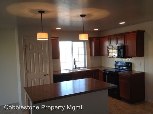 Foto del edificio - 2149 N Sepia Ave