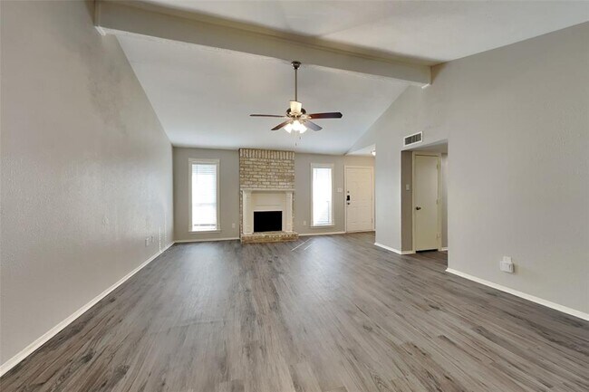 Building Photo - 17418 Seven Pines Dr