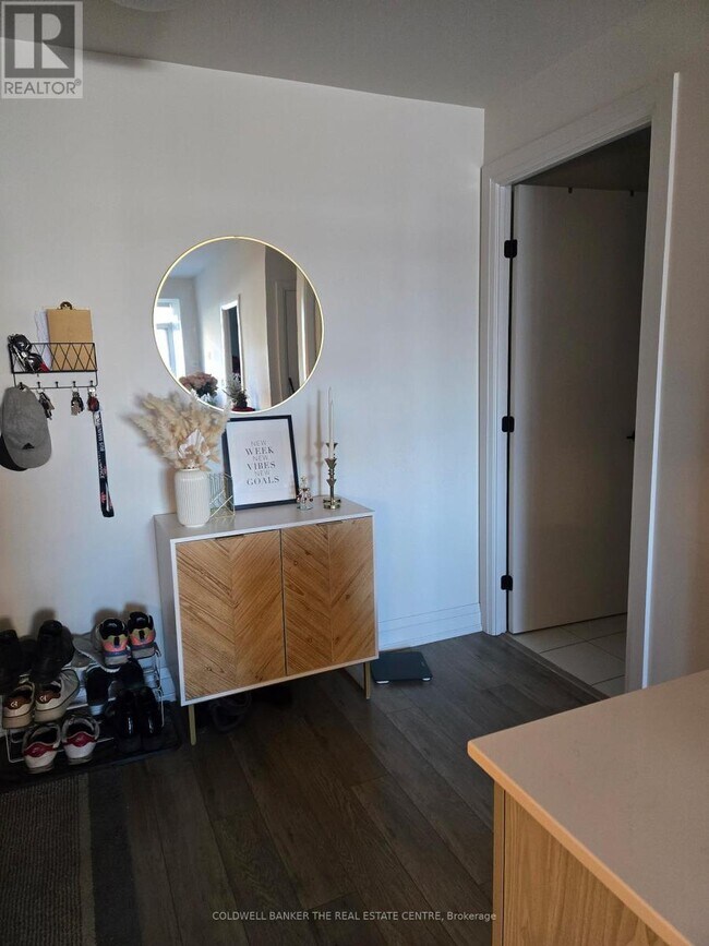 Building Photo - 212 King William St