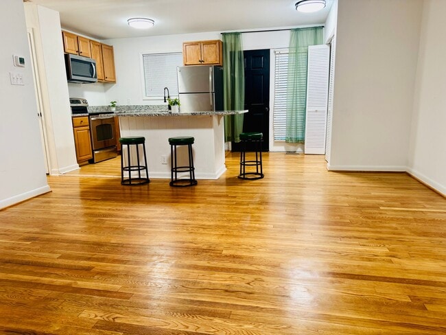 Photo - 1216 W Leigh St Townhome