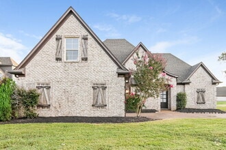 Building Photo - 1302 Heritage Dr S