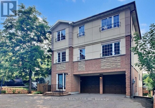 Building Photo - 6 English St