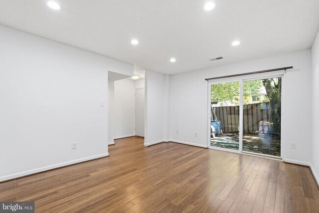 Foto del edificio - 2366 Southgate Square