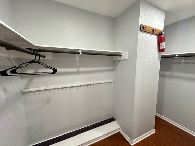Foto del edificio - 7700 Creekbend Dr