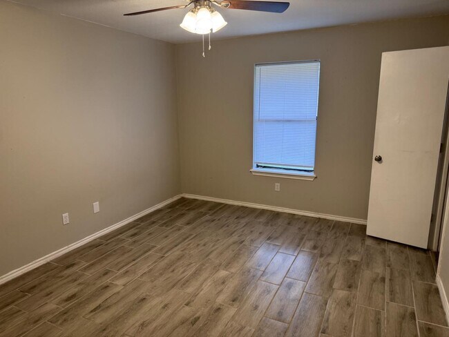 Foto del edificio - 3733 Stoneridge Dr