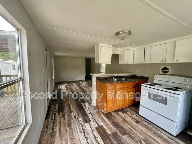 Building Photo - 4875 Rancho Dr