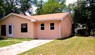 Building Photo - 4709 Larch Dr