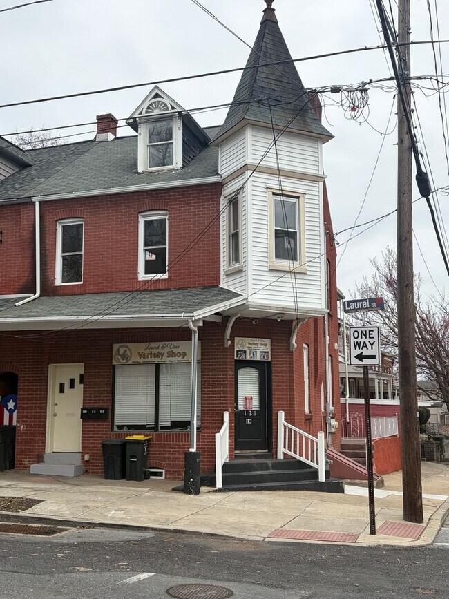Foto del edificio - 121 Laurel St