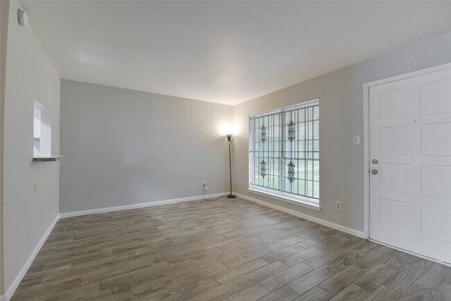 Foto del edificio - 4500 Sherwood Ln