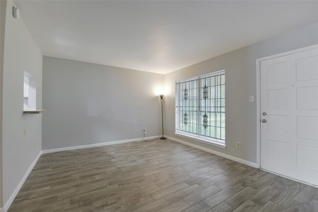 Building Photo - 4500 Sherwood Ln