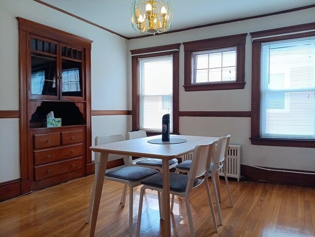 Building Photo - 44 Glencoe St