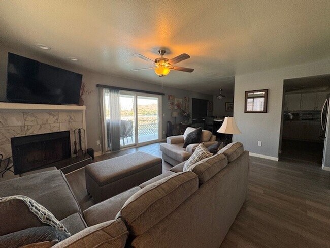 Foto del edificio - Furnished 2 BR Condo w/ Utilities Boat Dock, Marina, Garage -Roadhaven Marina Avail June-Dec, May...