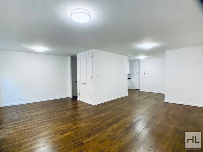 Building Photo - E 16 ST