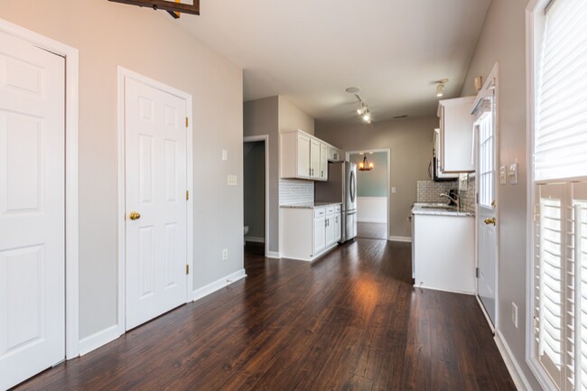 Building Photo - 212 Stoney Dr