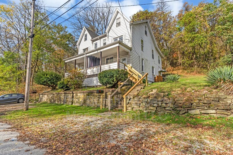 Primary Photo - 715 Stella St
