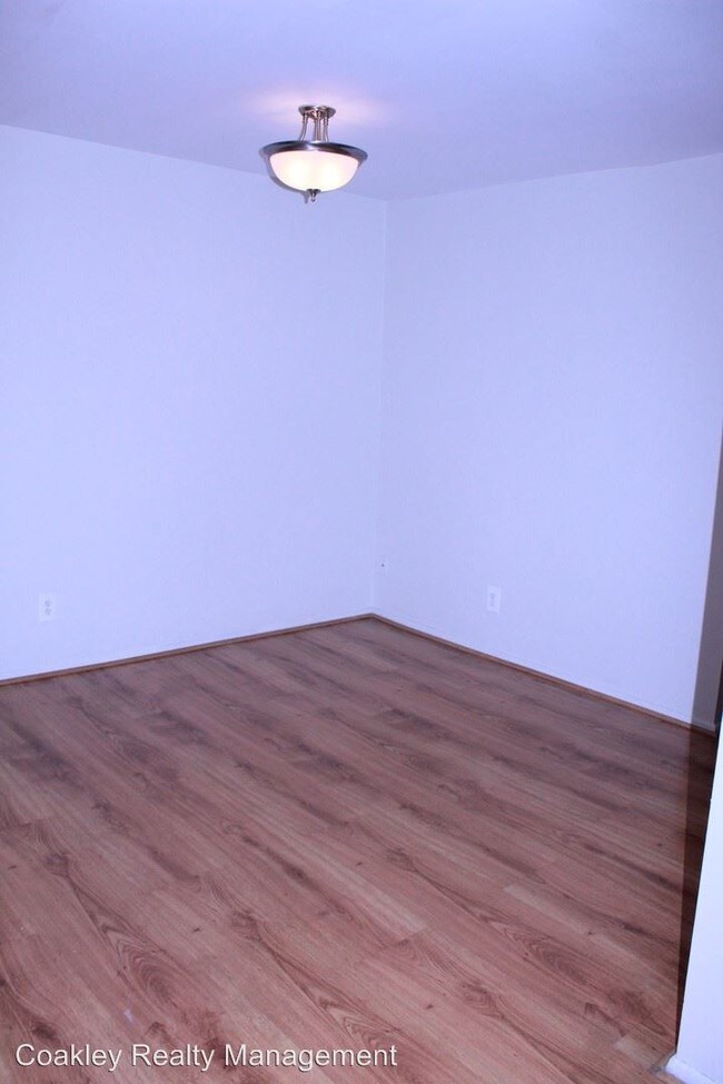 Foto del edificio - 11234 Cherry Hill Rd