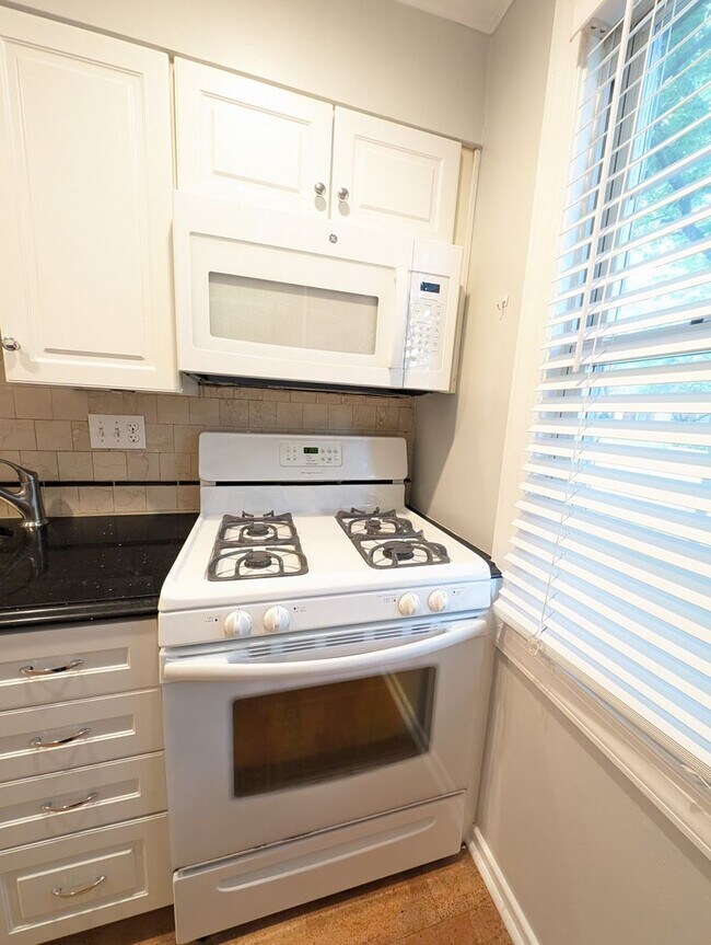 Foto del edificio - Rock Creek Village Condominium