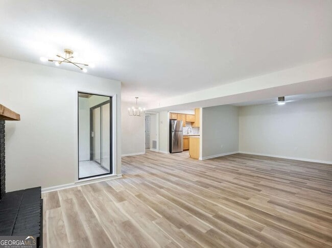 Foto del edificio - 605 Candler St