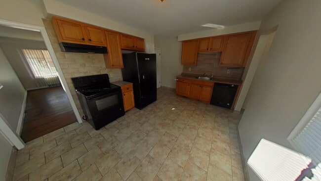 Foto del edificio - 26200 Pinehurst St