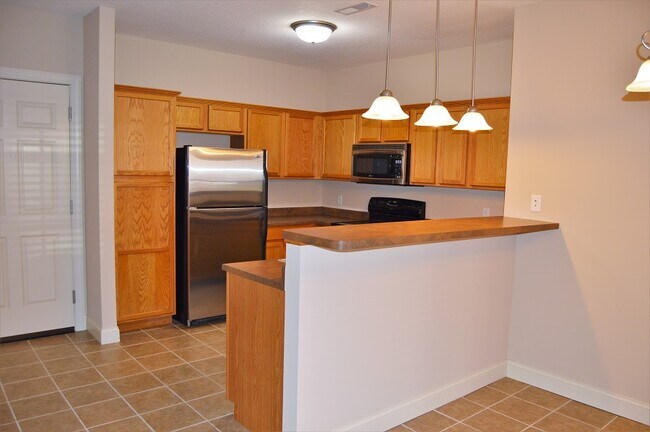 Building Photo - 600 Grandview Ct
