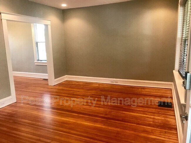 Building Photo - 3117 Ellwood Ave