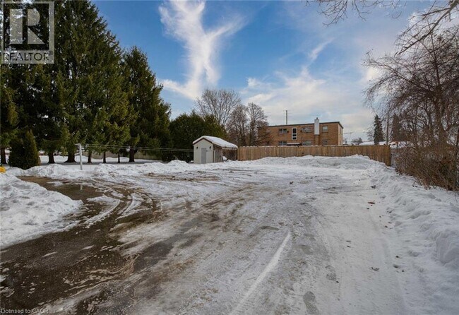 Photo du bâtiment - 1801 Park Ave