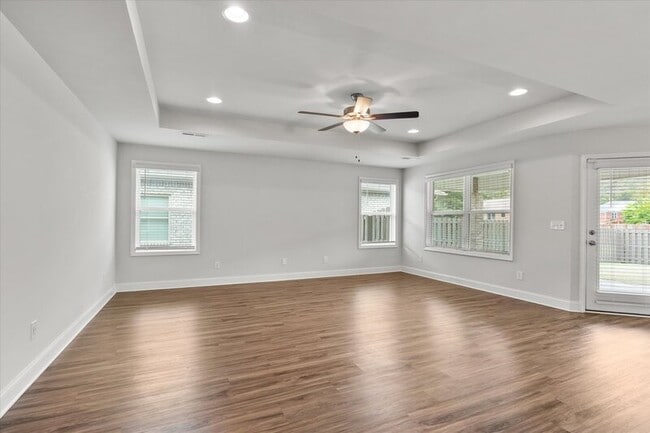 Foto del edificio - 6027 Thorntons Way Cir NW