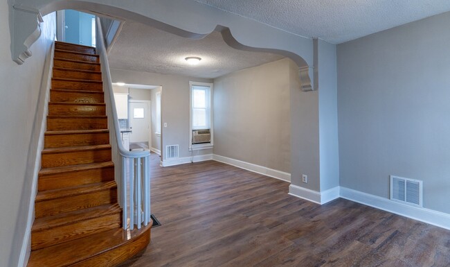 Foto del edificio - Newly remodeled 3 bedroom Grays Ferry Area