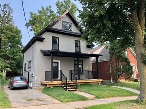 Building Photo - 374 Louisa St