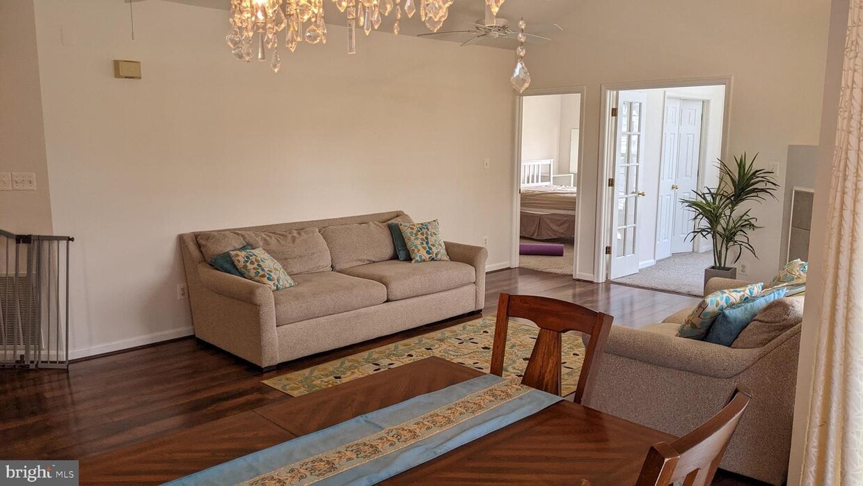 25320 Lake Mist Square Unit 304, Chantilly, VA 20152 Room for Rent in