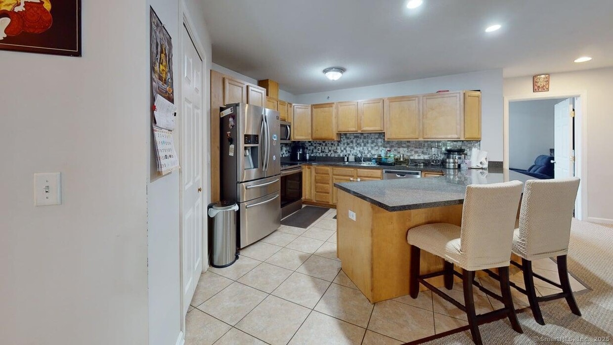 Primary Photo - 128 Meridian St