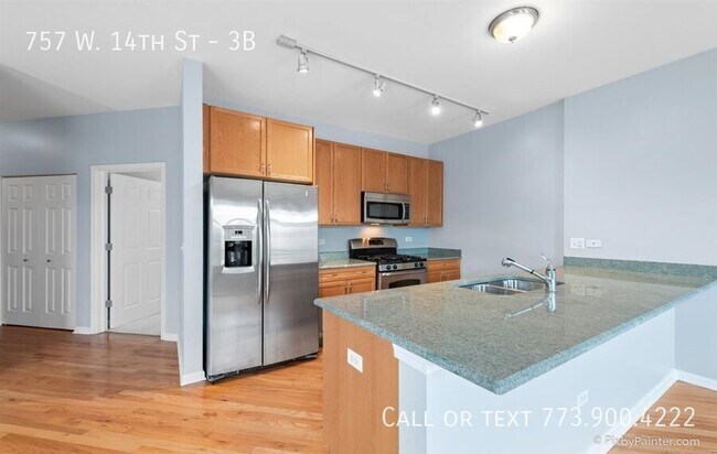 Building Photo - 757 W 14th St