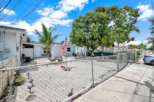 Foto del edificio - 6501 SW 4th St