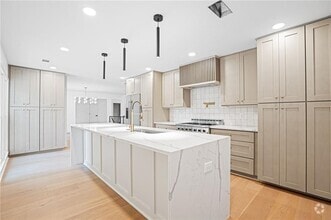 Building Photo - 200 Nestor Ct