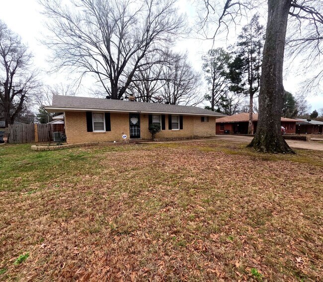 Foto del edificio - Renovated 4 Bed 1 Bath