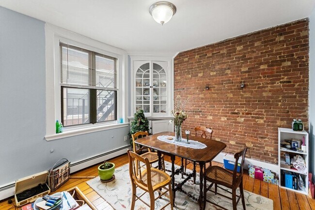 Building Photo - 2 Pearl St Pl