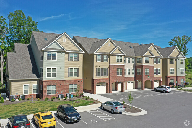 Building Photo - The Highlands at Huckleberry Ridge
