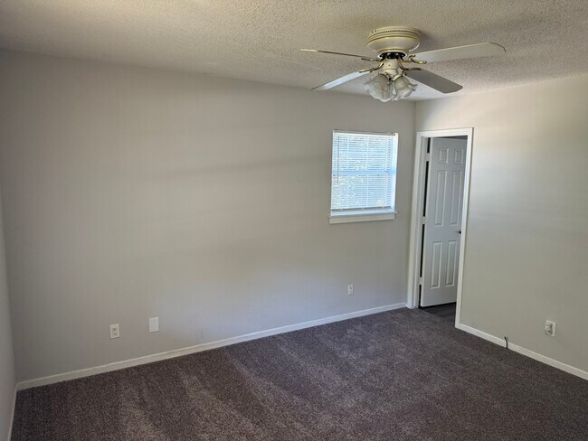 Dormitorio del primer piso - 800 Mountain View Ct