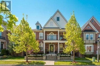 Building Photo - 63 The Fairways