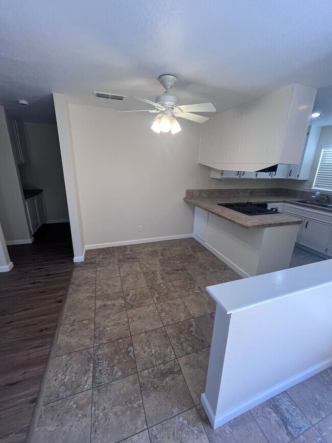 Building Photo - NICE UPDATED CONDO IN ROLLINGWOOD POINTE!!